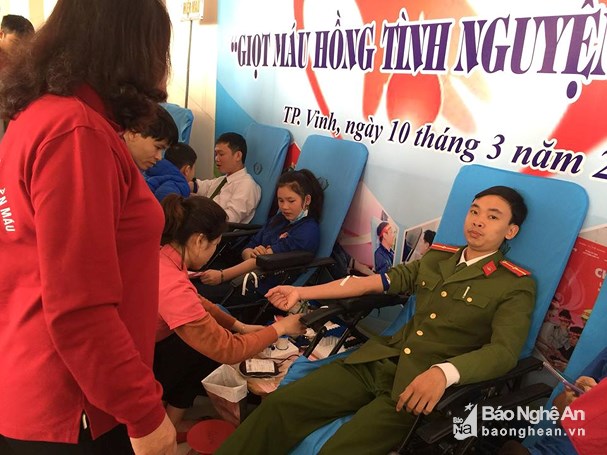 Ngày hội giọt máu hồng tình nguyện