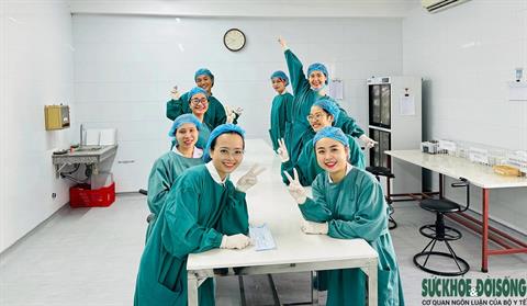 Những 'bóng hồng' thầm lặng vì sức khỏe người bệnh
