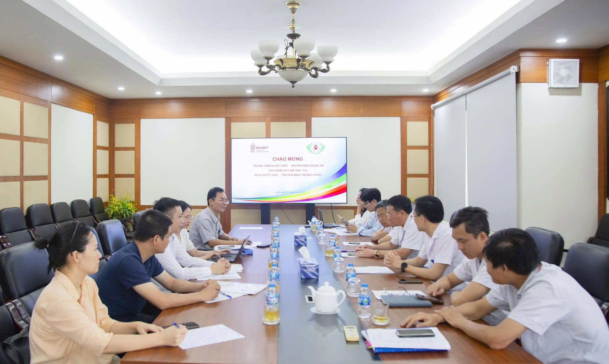 Trung tâm Huyết học – Truyền máu Nghệ An hợp tác với Viện Huyết học – Truyền máu Trung ương trong điều trị hóa chất, hướng tới ghép tế bào gốc