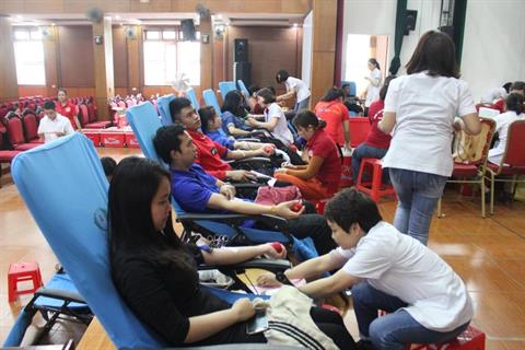 Gần 1.000 sinh viên trường Đại học Vinh tham gia hiến máu tình nguyện