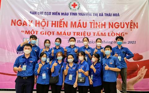 Người dân Thị xã Thái Hòa tích cực tham gia hiến máu trong dịch bệnh, sẻ chia trách nhiệm với cộng đồng