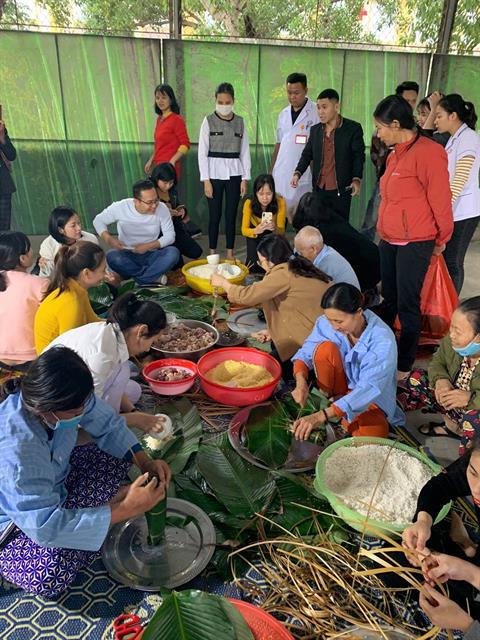 Những chiếc bánh ấm áp tình người