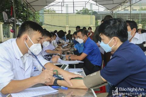 Vượt hàng trăm km tham gia ngày hội hiến máu tình nguyện